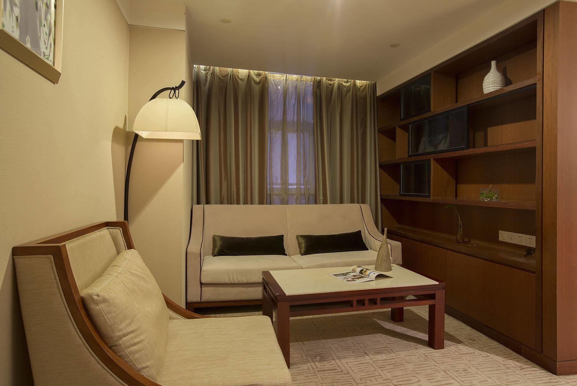 Landison Plaza International Hotel Zhenjiang  Exterior photo