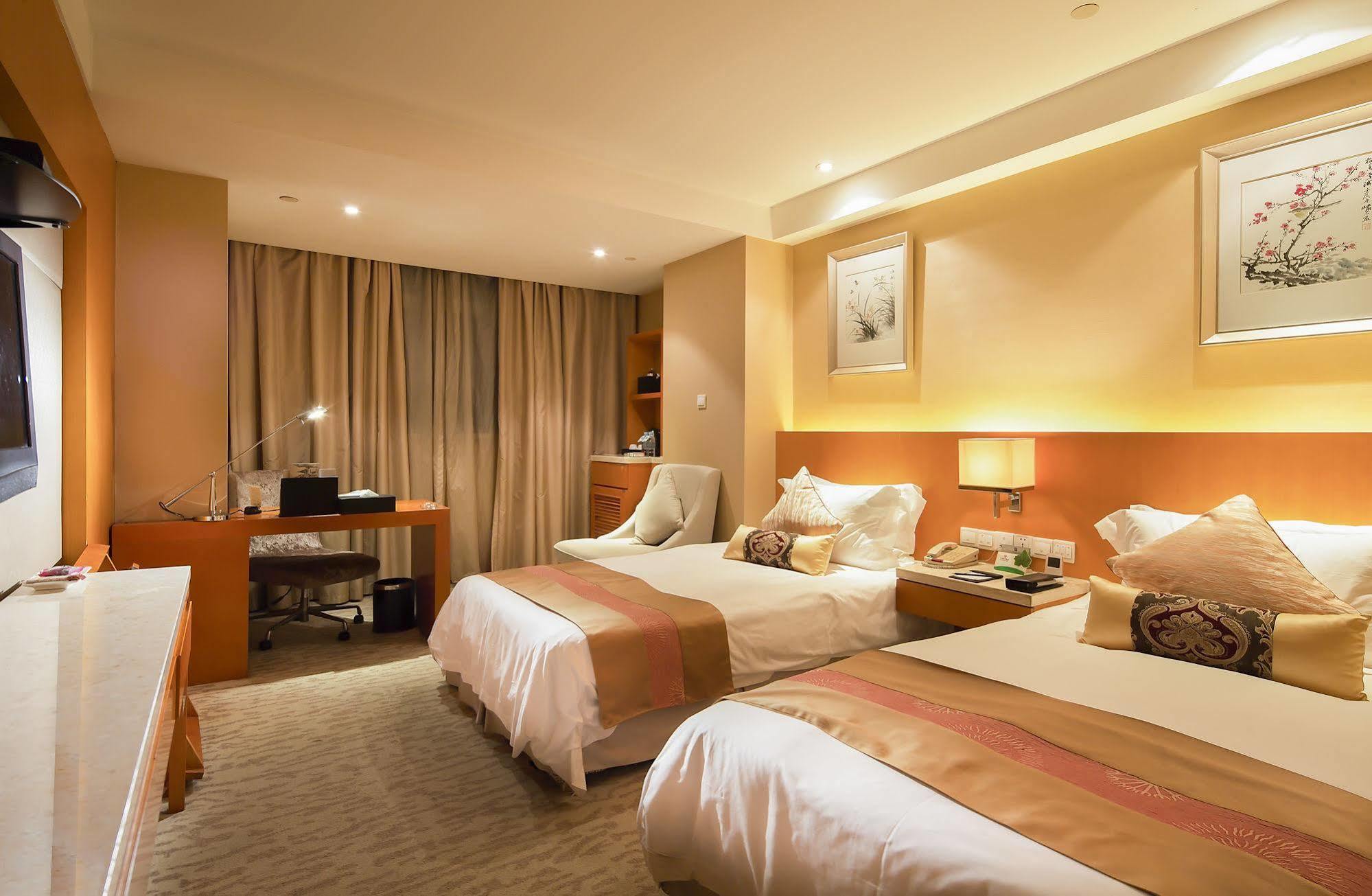 Landison Plaza International Hotel Zhenjiang  Exterior photo